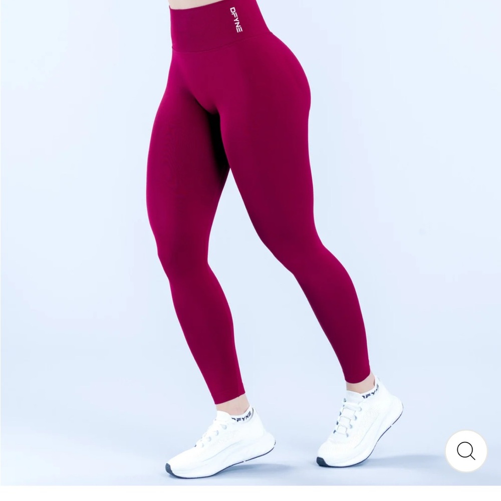 Women's XS  Defyne DYNAMIC LEGGINGS 
NWT BERRY